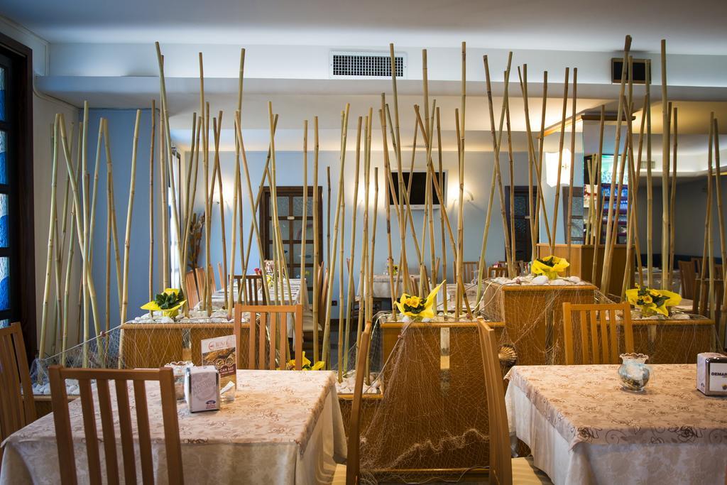 Hotel Ristorante Cigno - Camere And Aparthotel Latisana Buitenkant foto