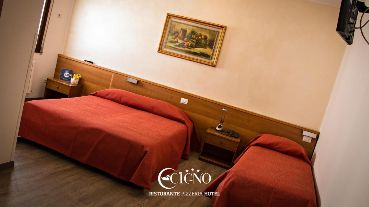 Hotel Ristorante Cigno - Camere And Aparthotel Latisana Buitenkant foto