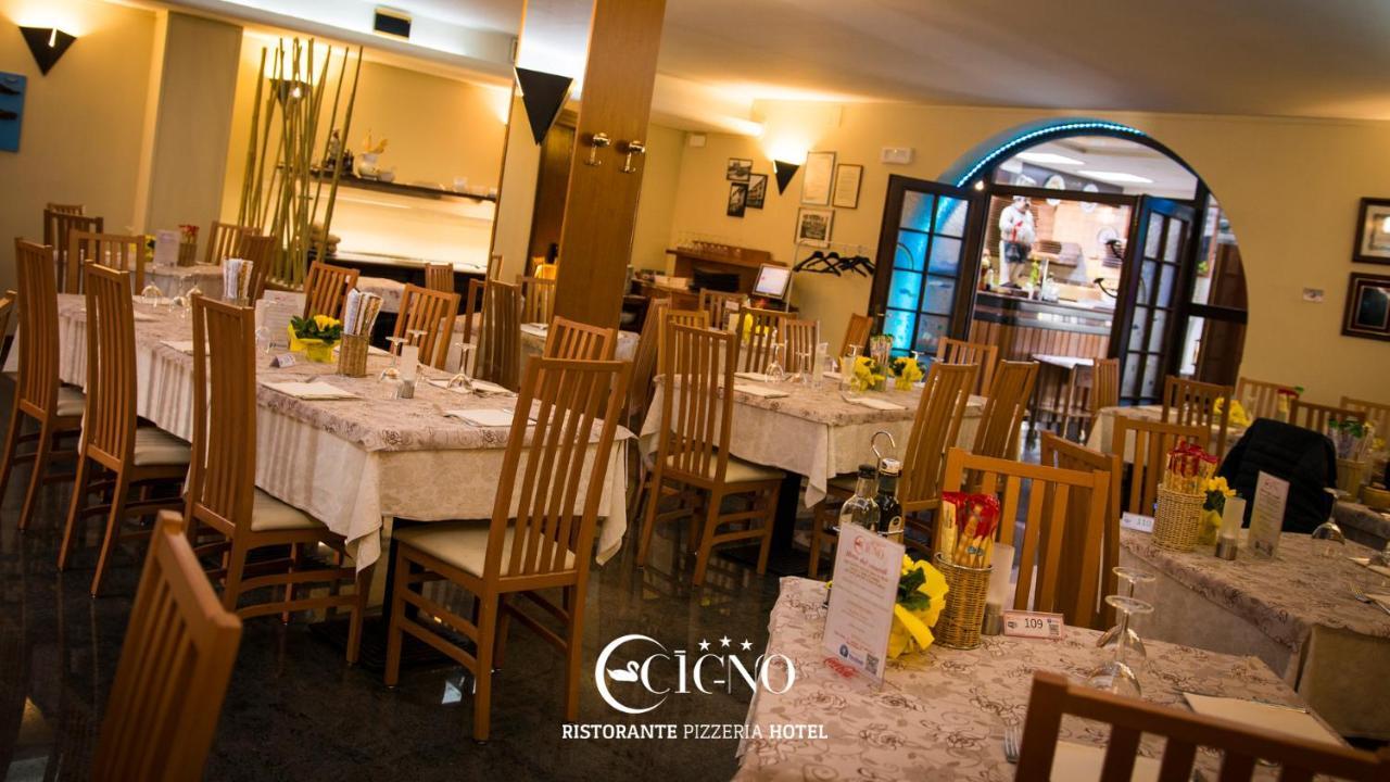 Hotel Ristorante Cigno - Camere And Aparthotel Latisana Buitenkant foto