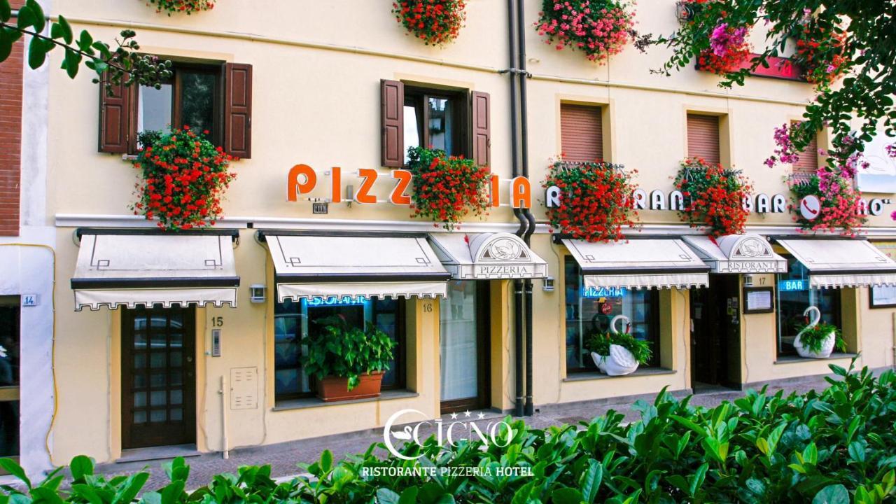 Hotel Ristorante Cigno - Camere And Aparthotel Latisana Buitenkant foto