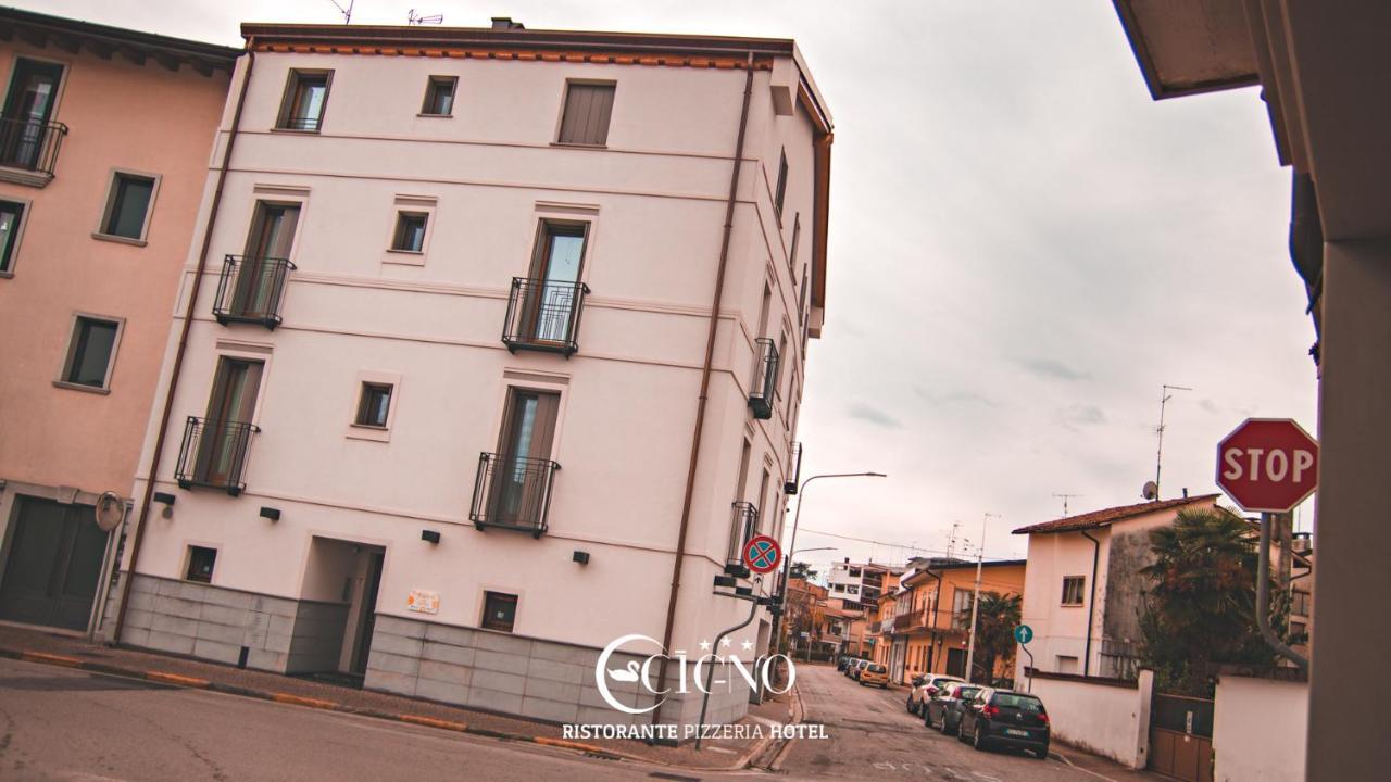 Hotel Ristorante Cigno - Camere And Aparthotel Latisana Buitenkant foto